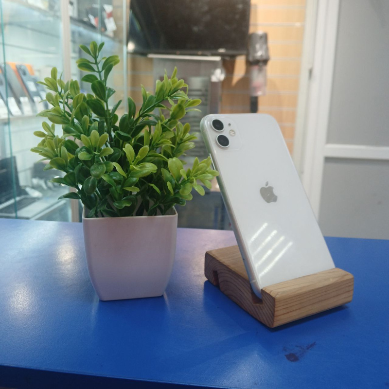 Мобильный телефон Apple iPhone 11