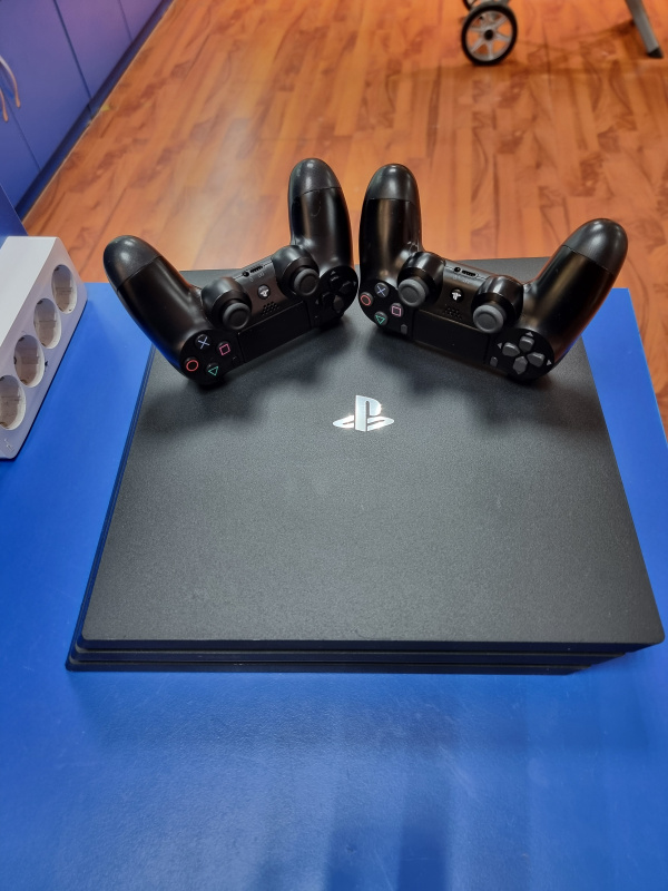 ИГРОВАЯ ПРИСТАВКА  PlayStation 4PRO CUH-7008B