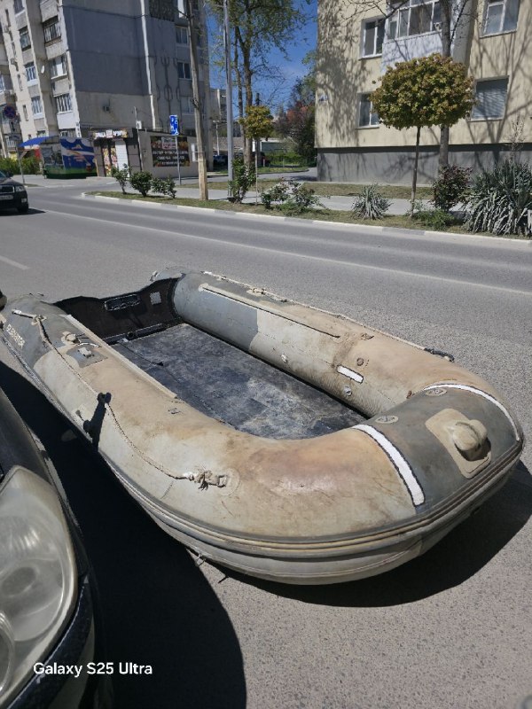 Надувная лодка для профессиональной рыбалки GLADIATOR D420AL