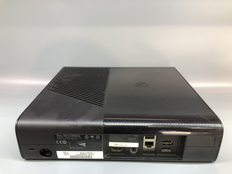 Игровая приставка Xbox 360