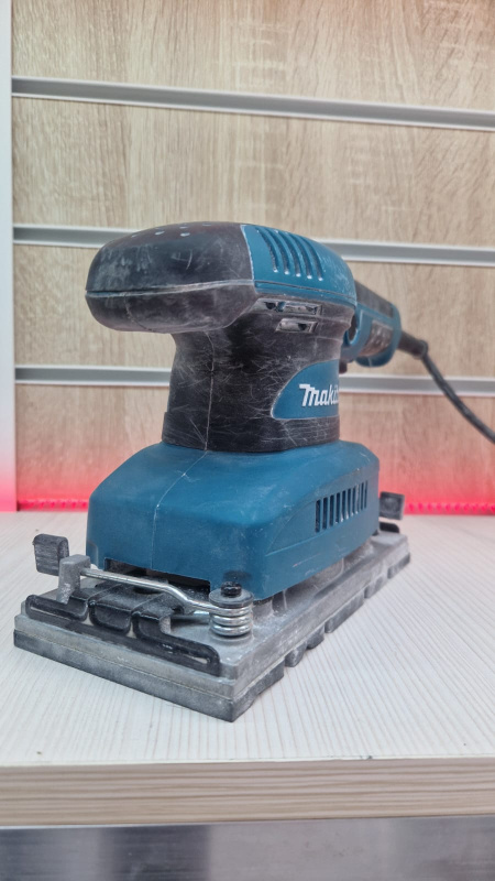 Шлифмашинка Makita bo3711