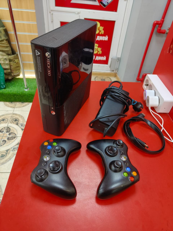 Игровая приставка Xbox 360