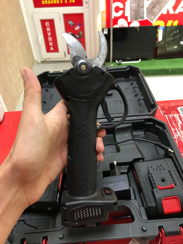 Электротриммер  ЭЛЕКТРОСЕКАТОР