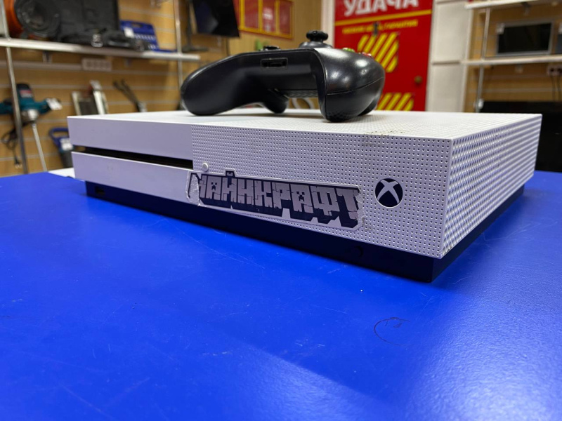 Игровая приставка ONE S 1 TB Xbox ---