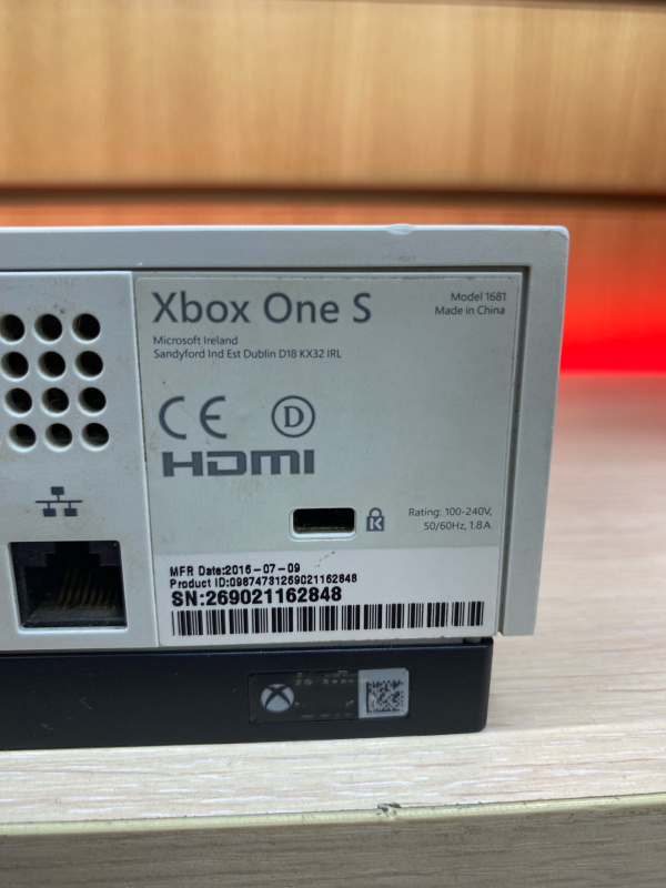 Игровая приставка Xbox one s