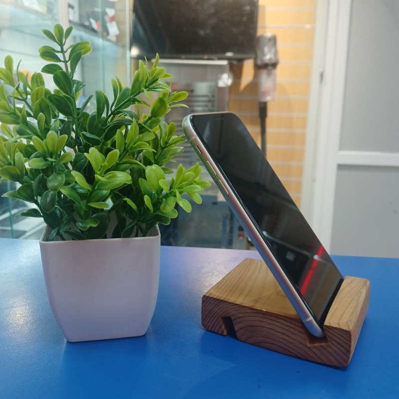 Мобильный телефон Apple iPhone 11