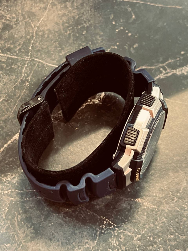 Часы наручные Casio AE-1000W