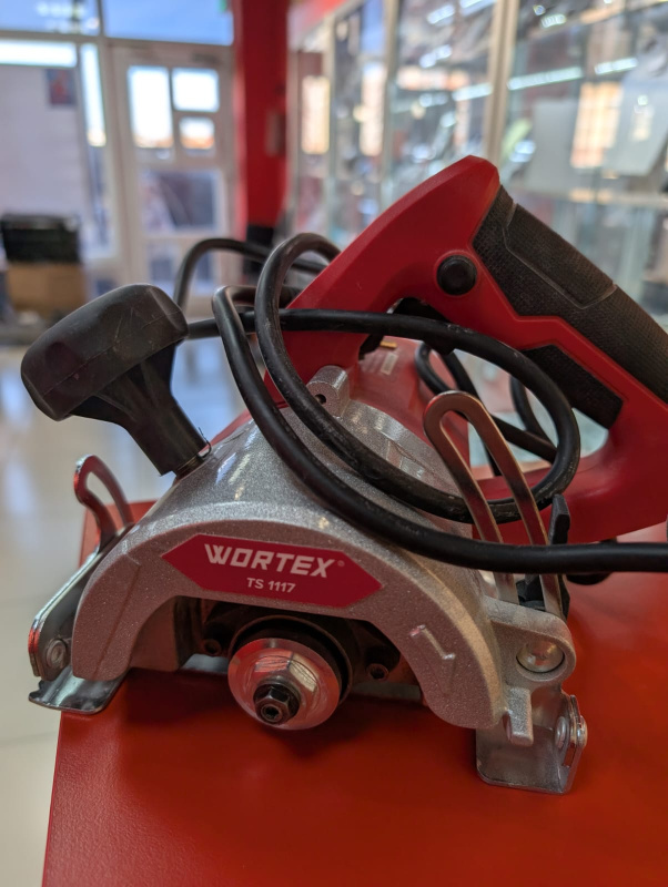 Циркулярная пила Wortex TS 1117