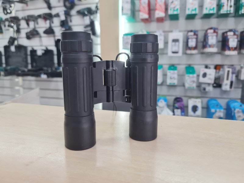 Бинокль Tasco 10x30