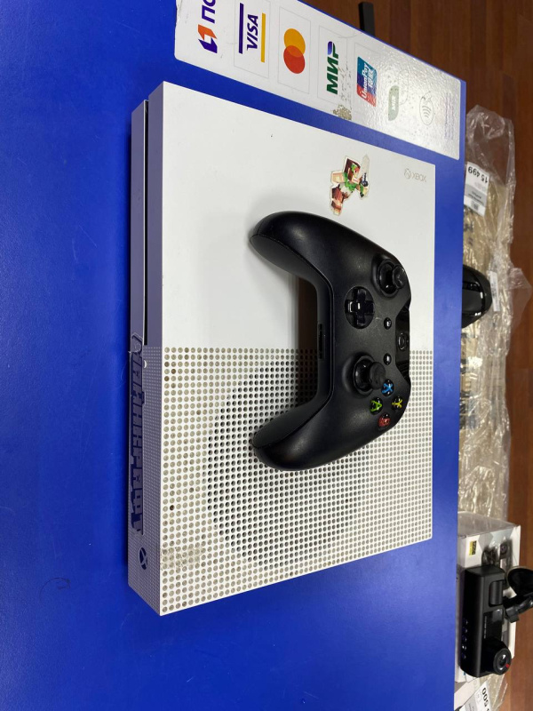Игровая приставка ONE S 1 TB Xbox ---