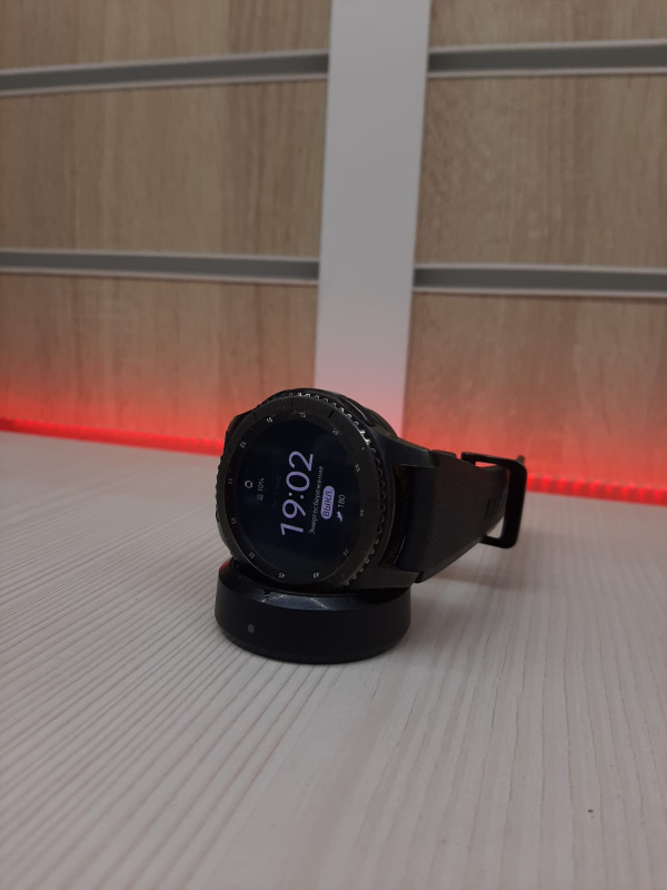 Часы смарт Samsung gear s3 frontier