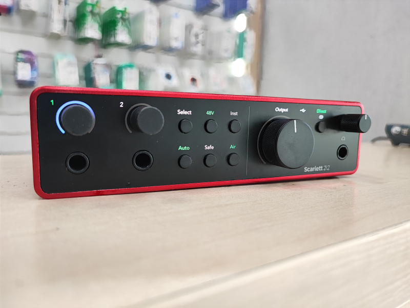 Студийный комплект Focusrite Scarlett Solo Studio 4th Gen