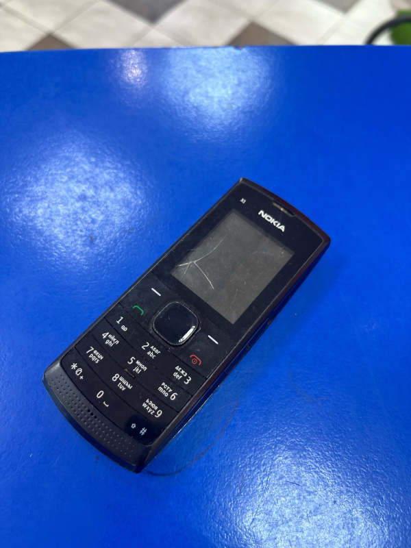 Мобильный телефон Nokia X1-00