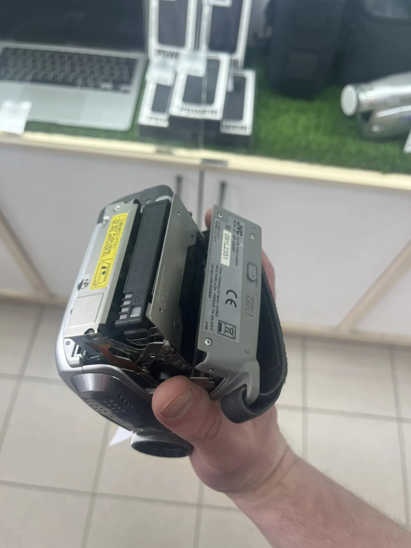 Видеокамера JVC gr d320e