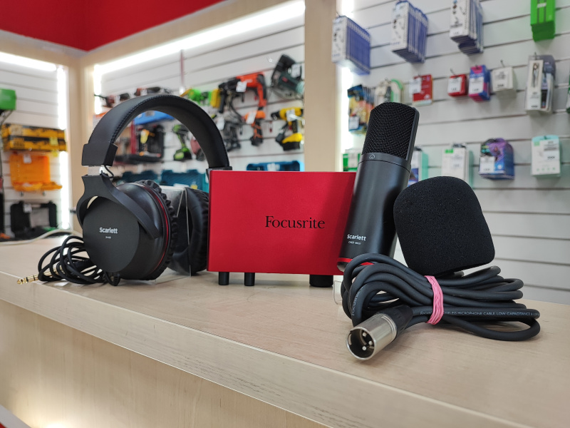 Студийный комплект Focusrite Scarlett Solo Studio 4th Gen