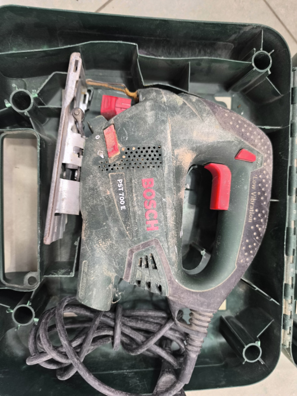 Электролобзик Bosch PST 700e