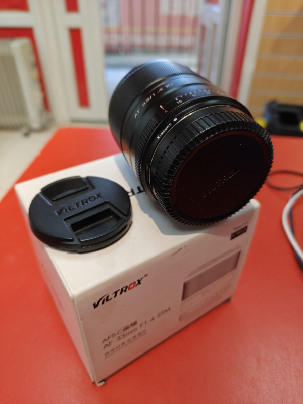 Объектив  Viltrox AF 33mm F1.4 STM