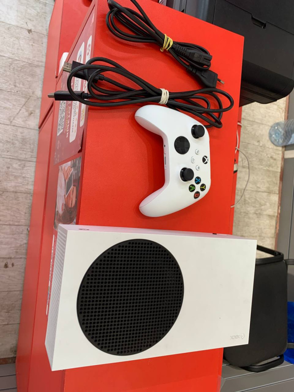 Игровая приставка Xbox series s