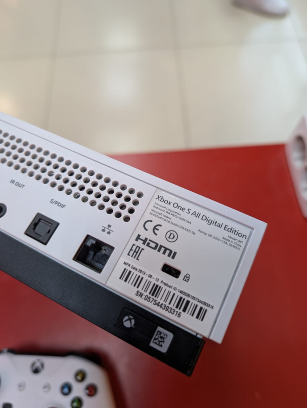 Игровая приставка Xbox one s