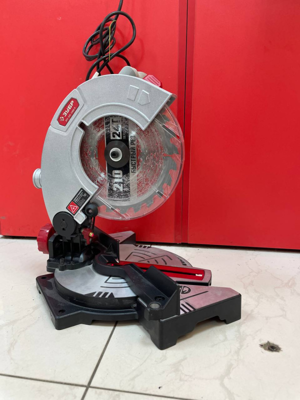 Торцовочная пила Зубр  зпт-210-1400 Л